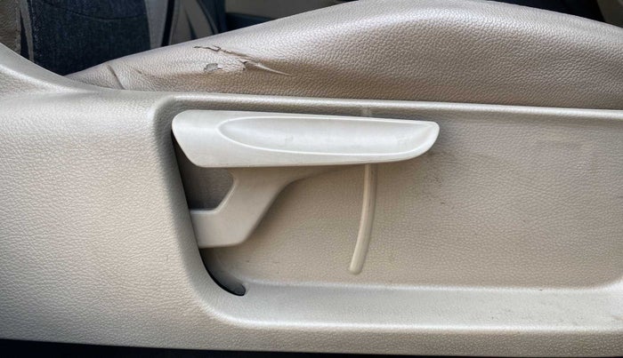 2015 Volkswagen Polo HIGHLINE1.2L, Petrol, Manual, 63,830 km, Driver Side Adjustment Panel