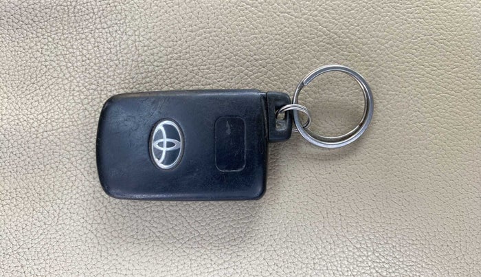 2016 Toyota Corolla Altis GL PETROL, Petrol, Manual, 77,761 km, Key Close Up