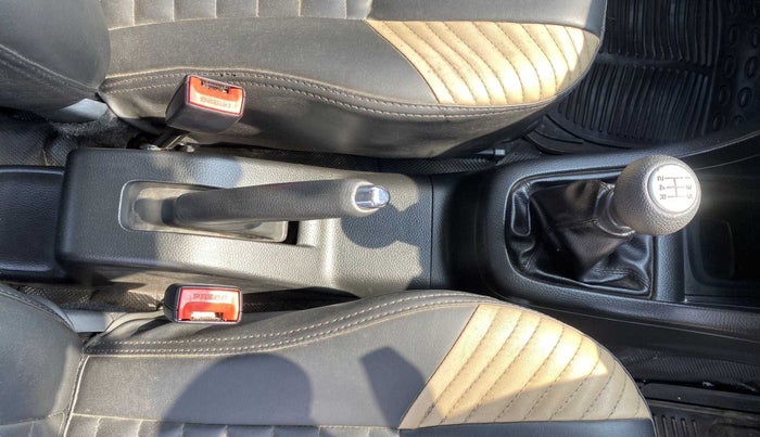 2016 Maruti Swift VXI, Petrol, Manual, 40,568 km, Gear Lever