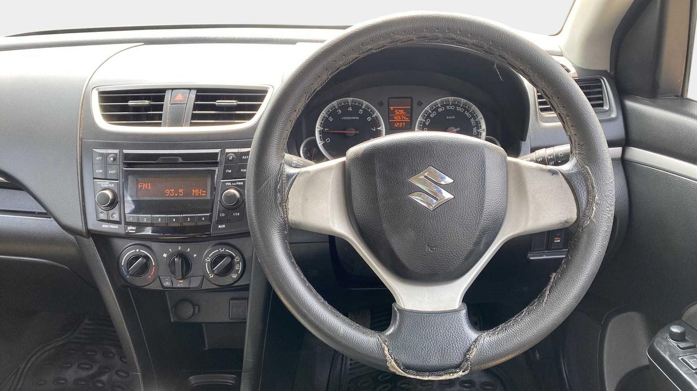 2016 Maruti Swift VXI, Petrol, Manual, 40,568 km, Steering Wheel Close Up