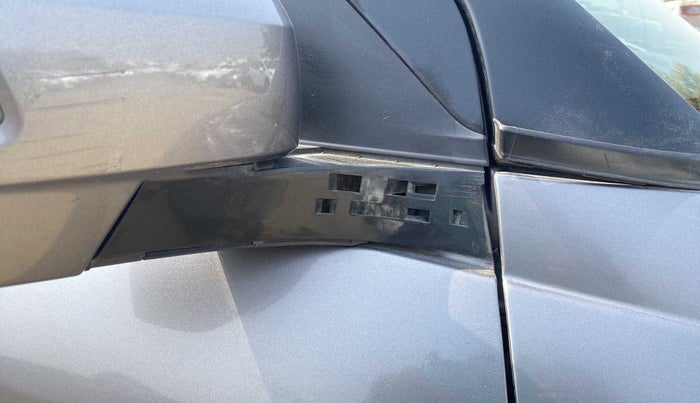 2016 Maruti Swift VXI, Petrol, Manual, 40,568 km, Right rear-view mirror - Cover has minor damage