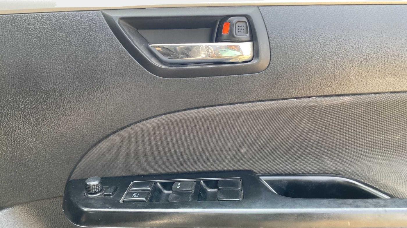 2016 Maruti Swift VXI, Petrol, Manual, 40,568 km, Driver Side Door Panels Control