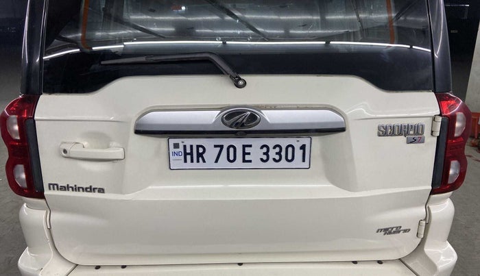 2018 Mahindra Scorpio S7, Diesel, Manual, 51,702 km, Dicky (Boot door) - Slightly dented