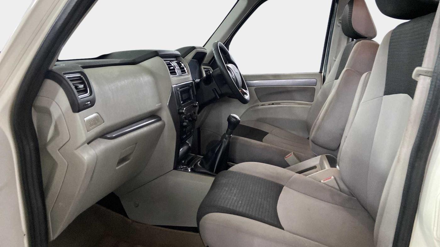 2018 Mahindra Scorpio S7, Diesel, Manual, 51,702 km, Right Side Front Door Cabin