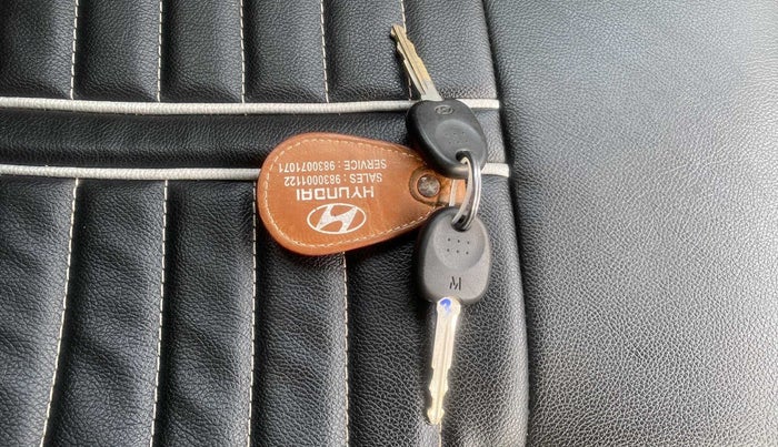 2021 Hyundai AURA E 1.2, Petrol, Manual, 23,026 km, Key Close Up