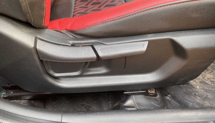 2022 Hyundai NEW I20 ASTA (O) 1.2 MT, Petrol, Manual, 10,762 km, Driver Side Adjustment Panel