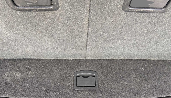 2018 Mahindra XUV500 W11(O), Diesel, Manual, 77,878 km, Boot Inside
