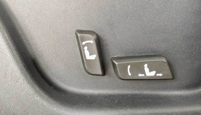 2018 Mahindra XUV500 W11(O), Diesel, Manual, 77,878 km, Driver Side Adjustment Panel