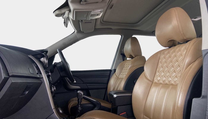 2018 Mahindra XUV500 W11(O), Diesel, Manual, 77,878 km, Right Side Front Door Cabin
