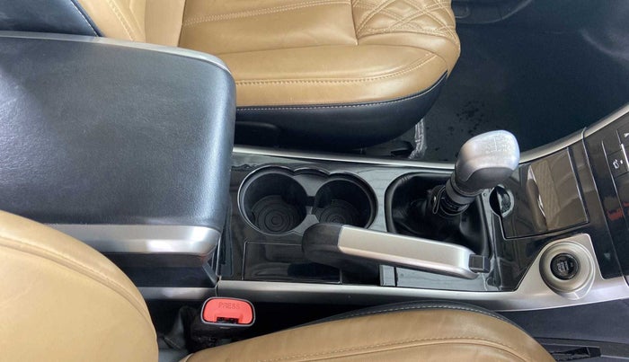 2018 Mahindra XUV500 W11(O), Diesel, Manual, 77,878 km, Gear Lever