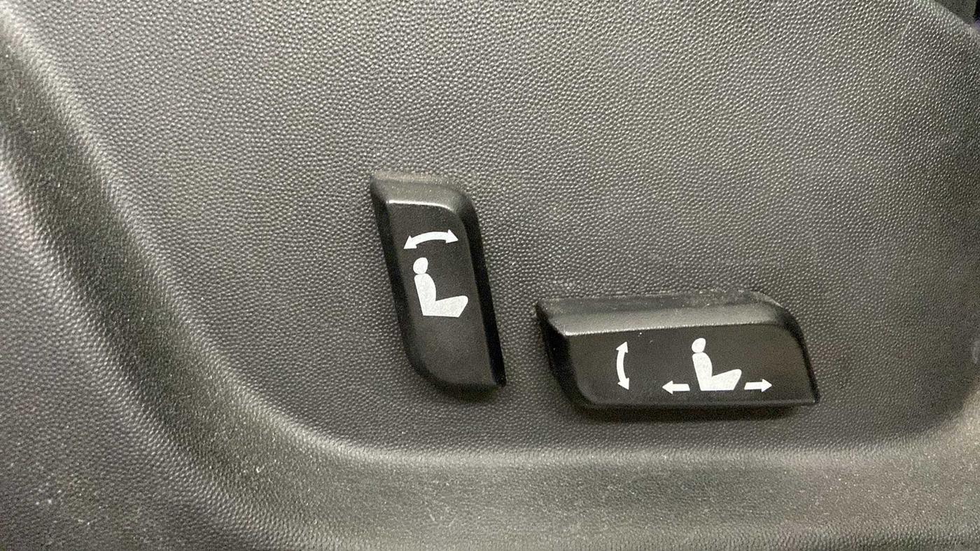 2019 Mahindra XUV500 W11 (O) AT, Diesel, Automatic, 52,721 km, Driver Side Adjustment Panel
