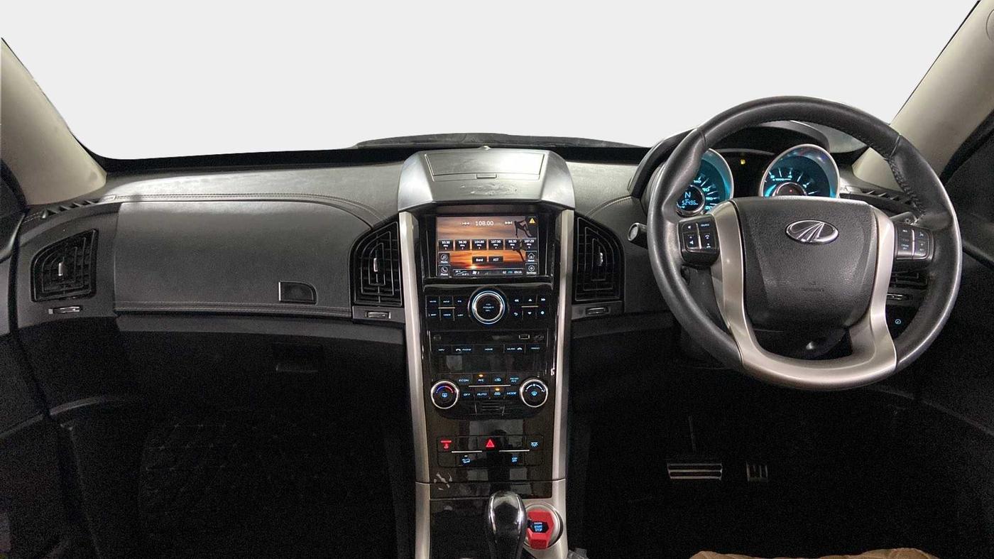 2019 Mahindra XUV500 W11 (O) AT, Diesel, Automatic, 52,721 km, Dashboard