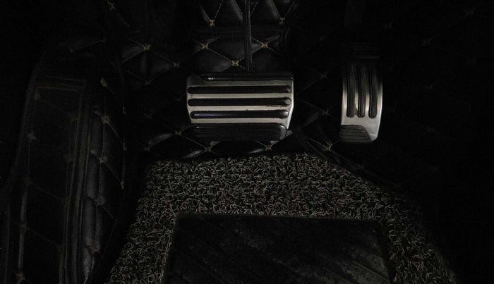 2019 Mahindra XUV500 W11 (O) AT, Diesel, Automatic, 52,721 km, Pedals
