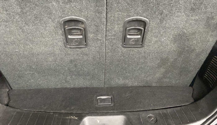 2019 Mahindra XUV500 W11 (O) AT, Diesel, Automatic, 52,721 km, Boot Inside