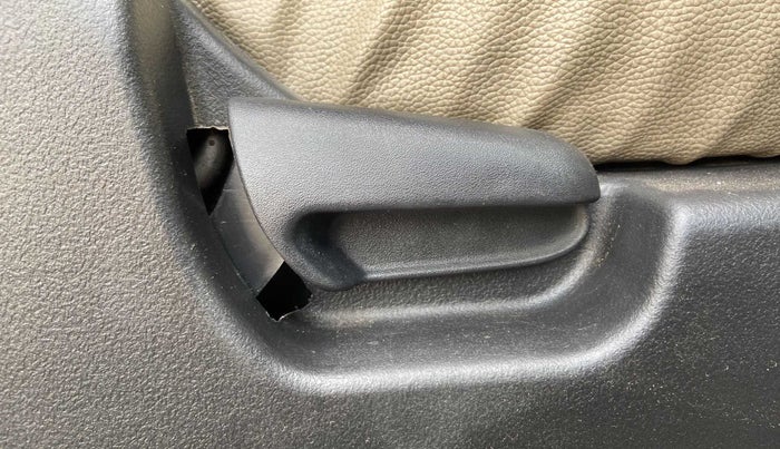 2017 Maruti Wagon R 1.0 VXI, Petrol, Manual, 60,892 km, Driver Side Adjustment Panel