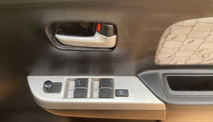 2015 Maruti Wagon R 1.0 VXI, Petrol, Manual, 31,355 km, Driver Side Door Panels Control