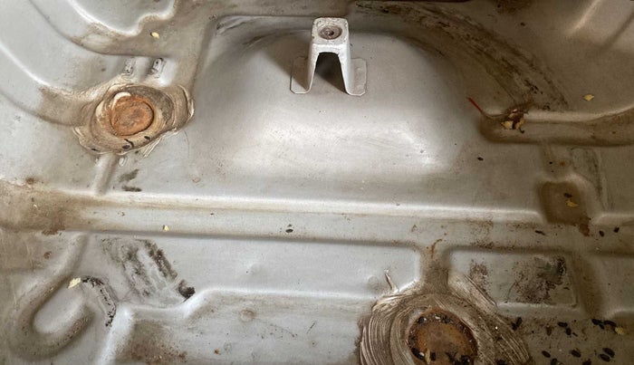 2010 Maruti Alto LXI, Petrol, Manual, 61,662 km, Boot floor - Slight discoloration