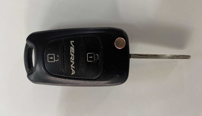 2013 Hyundai Verna FLUIDIC 1.6 VTVT SX, Petrol, Manual, 50,765 km, Key Close Up