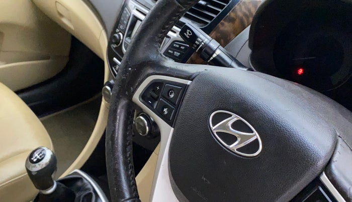 2012 Hyundai Verna FLUIDIC 1.6 VTVT SX OPT, Petrol, Manual, 69,778 km, Steering wheel - Sound system control not functional