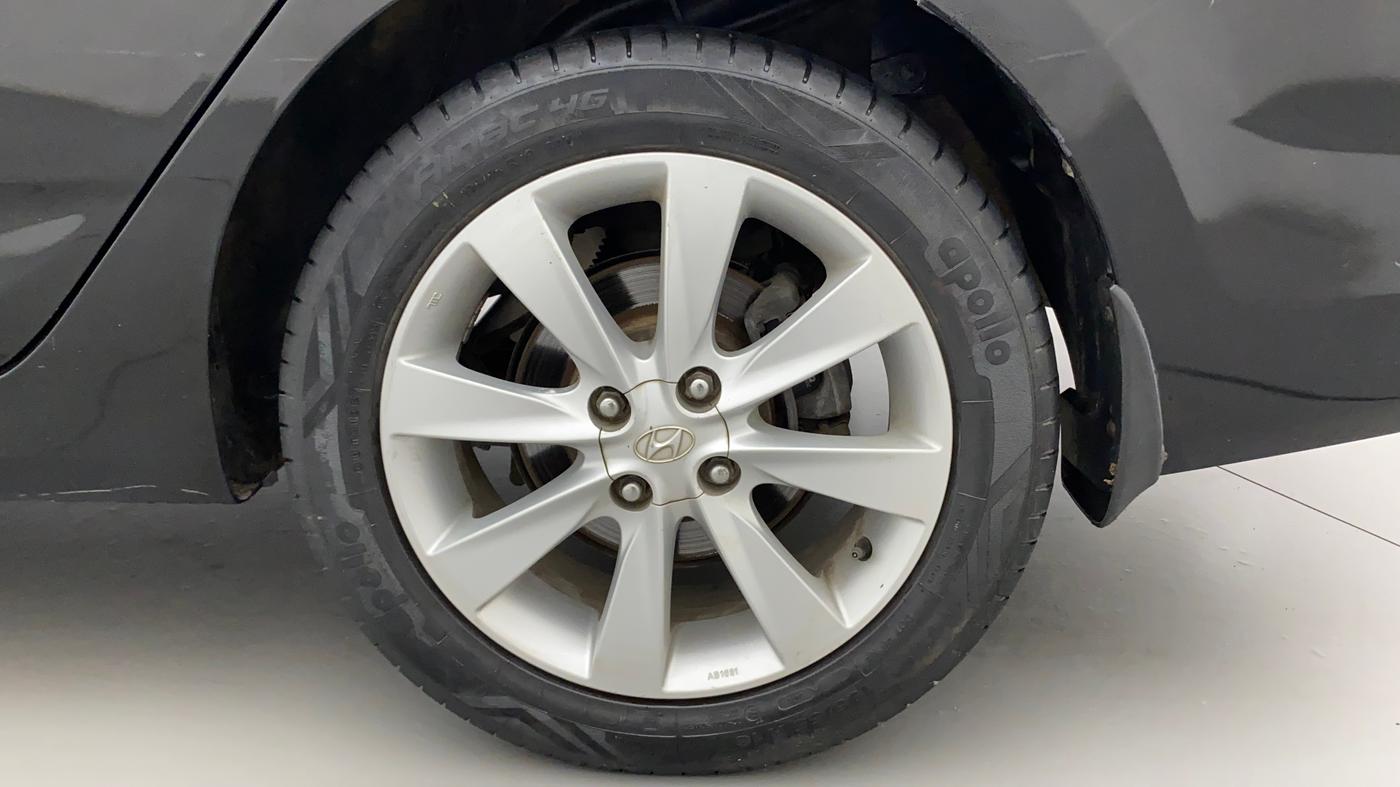 2012 Hyundai Verna FLUIDIC 1.6 VTVT SX OPT, Petrol, Manual, 69,778 km, Left Rear Wheel