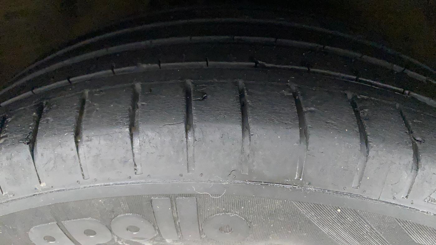 2012 Hyundai Verna FLUIDIC 1.6 VTVT SX OPT, Petrol, Manual, 69,778 km, Right Front Tyre Tread