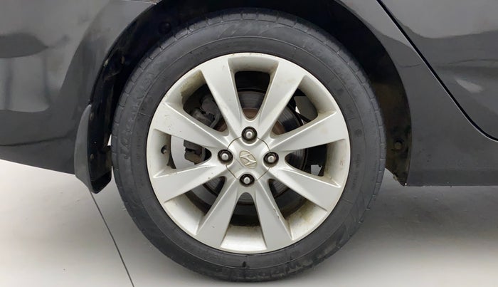 2012 Hyundai Verna FLUIDIC 1.6 VTVT SX OPT, Petrol, Manual, 69,778 km, Right Rear Wheel