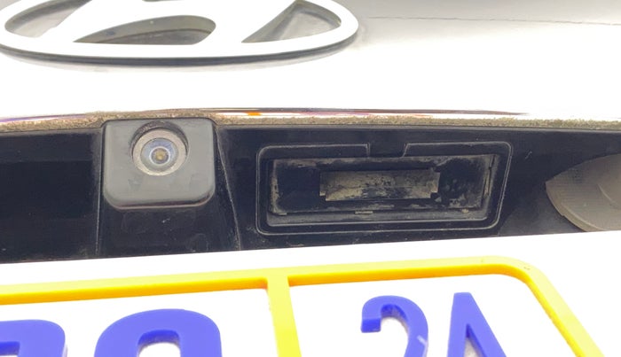 2012 Hyundai Verna FLUIDIC 1.6 VTVT SX OPT, Petrol, Manual, 69,778 km, Dicky (Boot door) - Handle has minor damage