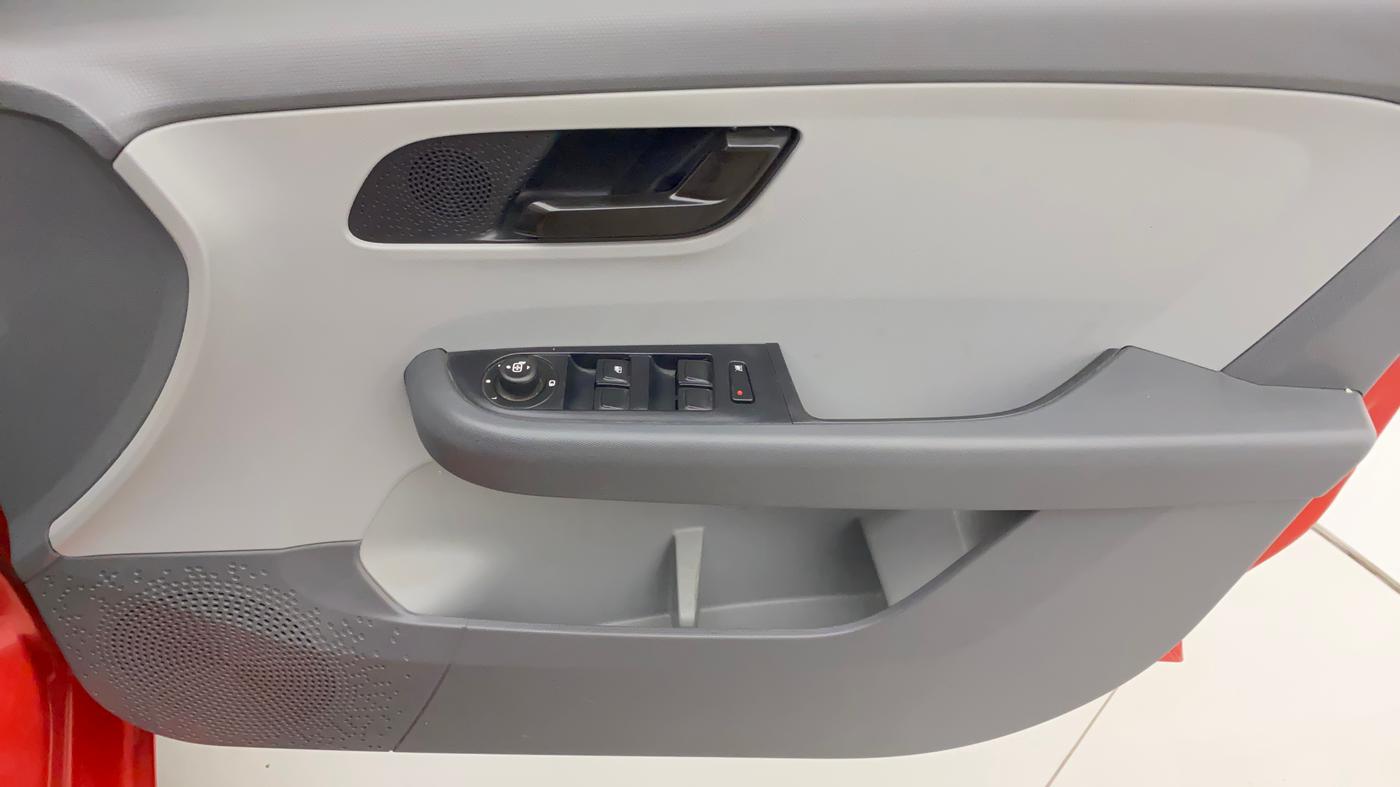 2020 Tata ALTROZ XM PETROL, Petrol, Manual, 30,010 km, Driver Side Door Panels Control
