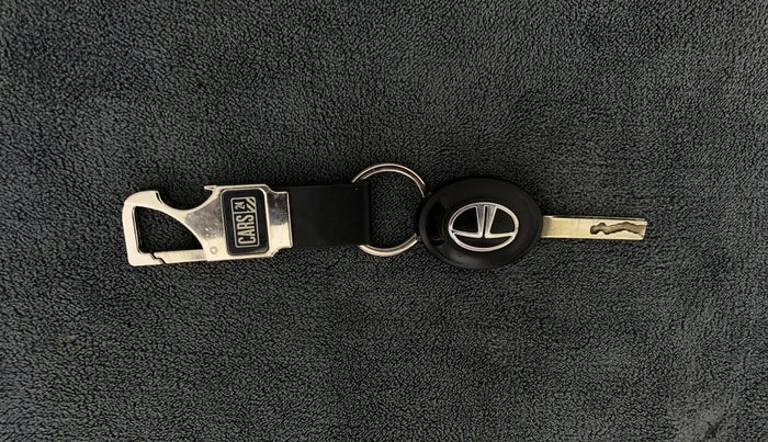 2020 Tata ALTROZ XM PETROL, Petrol, Manual, 30,010 km, Key Close Up