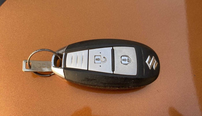 2017 Maruti Baleno ZETA PETROL 1.2, Petrol, Manual, 49,644 km, Key Close Up