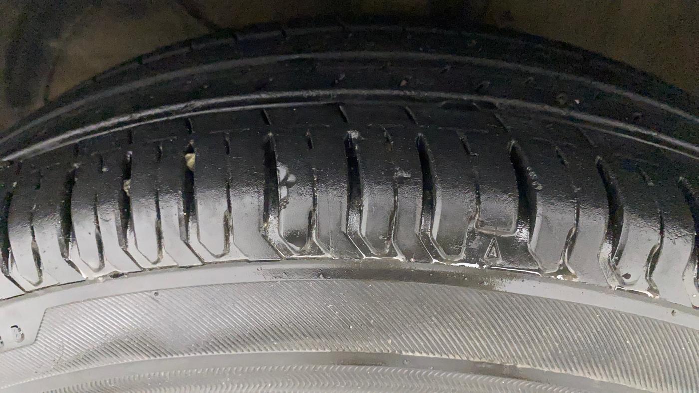2021 Maruti Swift VXI, Petrol, Manual, 40,050 km, Left Front Tyre Tread