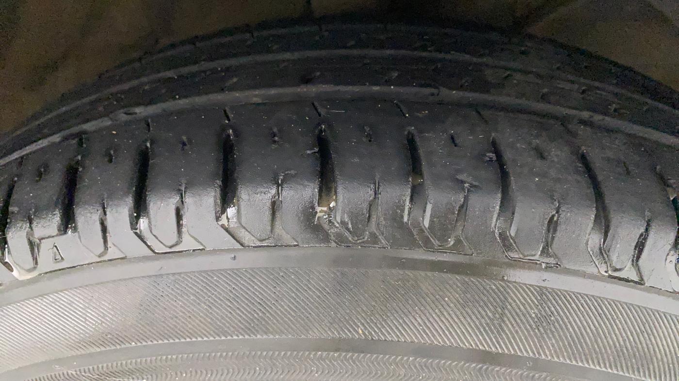 2021 Maruti Swift VXI, Petrol, Manual, 40,050 km, Right Front Tyre Tread