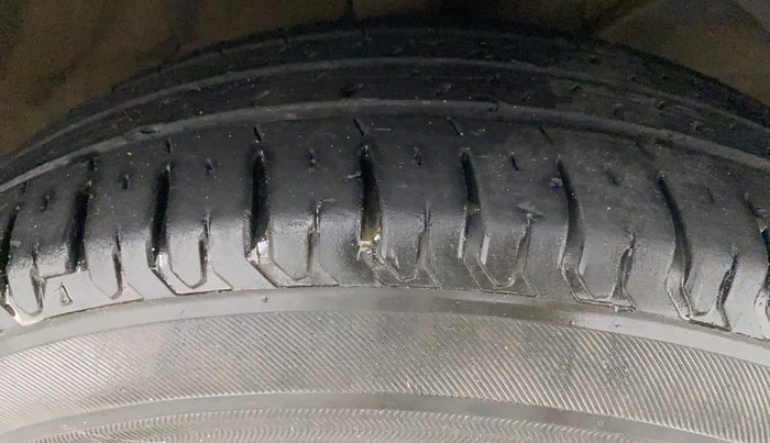 2021 Maruti Swift VXI, Petrol, Manual, 40,050 km, Right Front Tyre Tread
