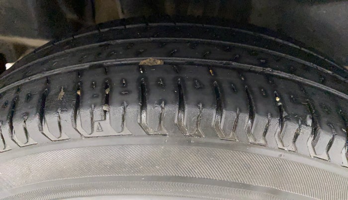 2021 Maruti Swift VXI, Petrol, Manual, 40,050 km, Right Rear Tyre Tread