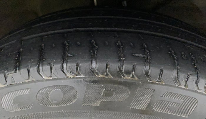 2017 Maruti Dzire VDI AMT, Diesel, Automatic, 1,00,695 km, Right Front Tyre Tread