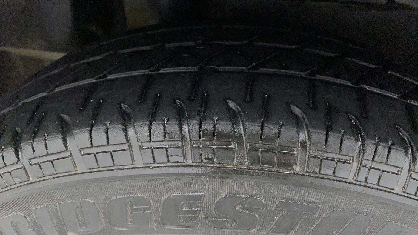 2017 Maruti Dzire VDI AMT, Diesel, Automatic, 1,00,695 km, Right Rear Tyre Tread