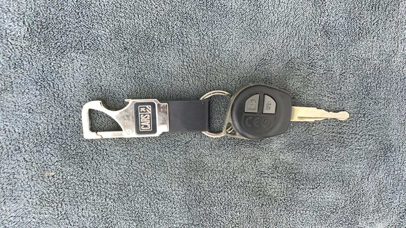 2017 Maruti Dzire VDI AMT, Diesel, Automatic, 1,00,695 km, Key Close Up