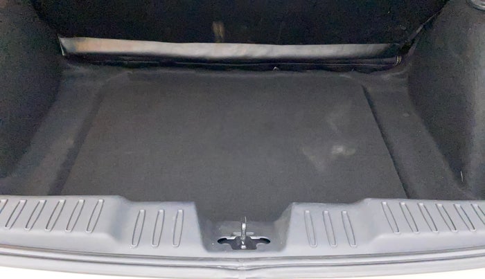 2022 Tata ALTROZ XT PETROL, Petrol, Manual, 7,684 km, Boot Inside