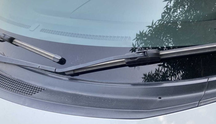 2018 Honda Brio S(O) MT, Petrol, Manual, 32,595 km, Front windshield - Rubber blade broken or missing