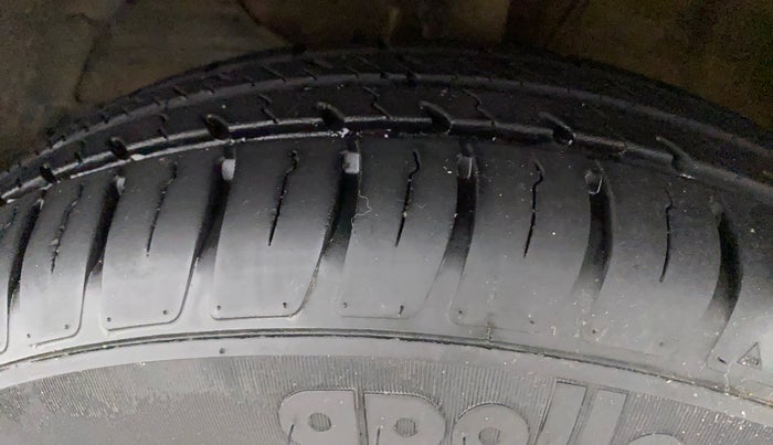 2023 Maruti Swift VXI, Petrol, Manual, 8,041 km, Left Front Tyre Tread