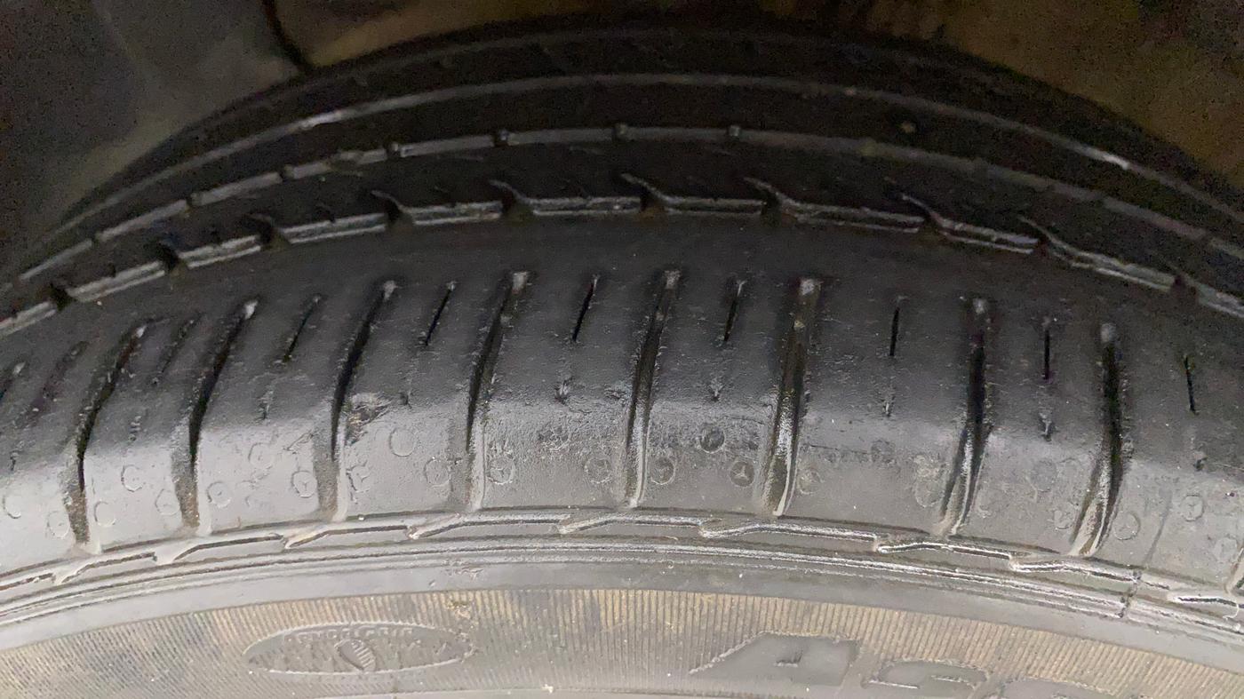 2019 Hyundai Elite i20 SPORTZ PLUS 1.2 DUAL TONE, Petrol, Manual, 24,441 km, Left Front Tyre Tread