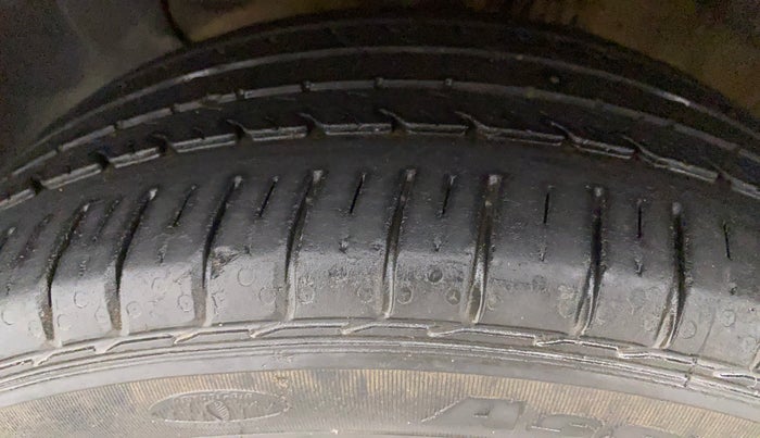 2019 Hyundai Elite i20 SPORTZ PLUS 1.2 DUAL TONE, Petrol, Manual, 24,441 km, Left Front Tyre Tread