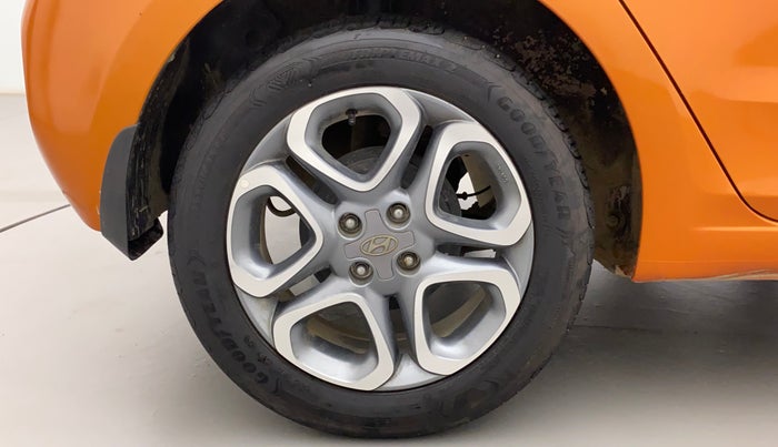 2019 Hyundai Elite i20 SPORTZ PLUS 1.2 DUAL TONE, Petrol, Manual, 24,441 km, Right Rear Wheel