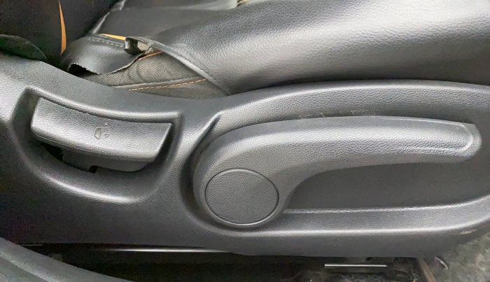 2019 Hyundai Elite i20 SPORTZ PLUS 1.2 DUAL TONE, Petrol, Manual, 24,441 km, Driver Side Adjustment Panel