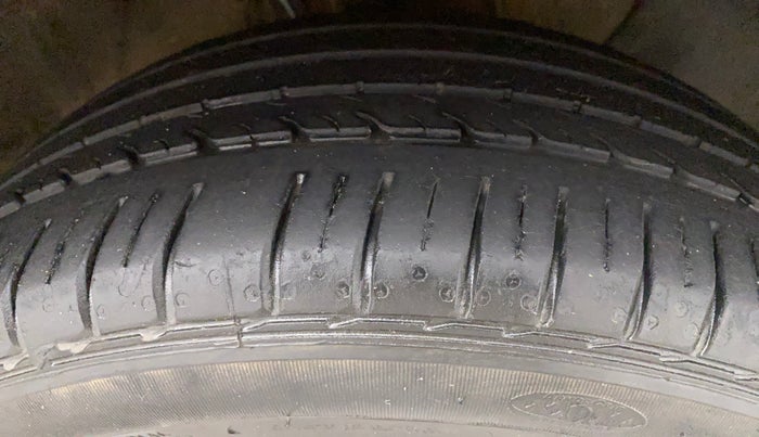 2019 Hyundai Elite i20 SPORTZ PLUS 1.2 DUAL TONE, Petrol, Manual, 24,441 km, Right Front Tyre Tread