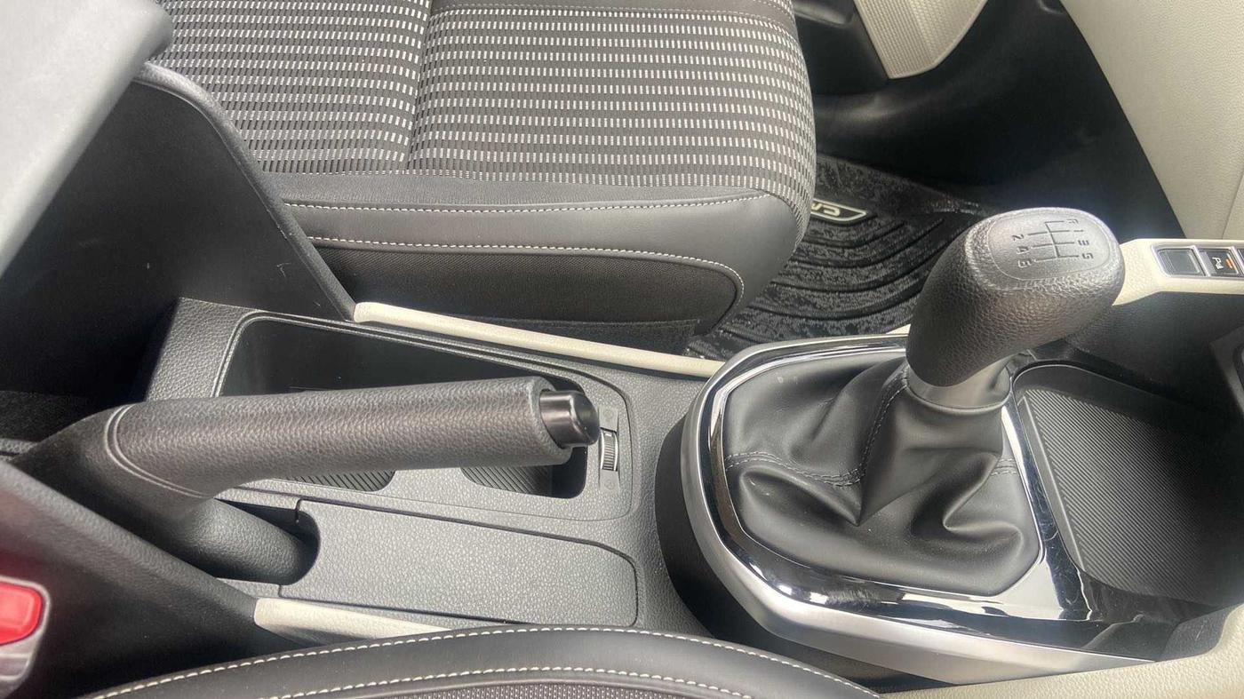 2022 KIA CARENS PRESTIGE PLUS 1.4 PETROL 7 STR, Petrol, Manual, 5,608 km, Gear Lever