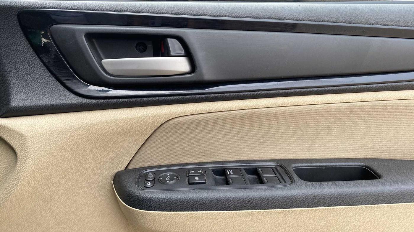 2019 Honda Amaze 1.2L I-VTEC VX, Petrol, Manual, 17,927 km, Driver Side Door Panels Control