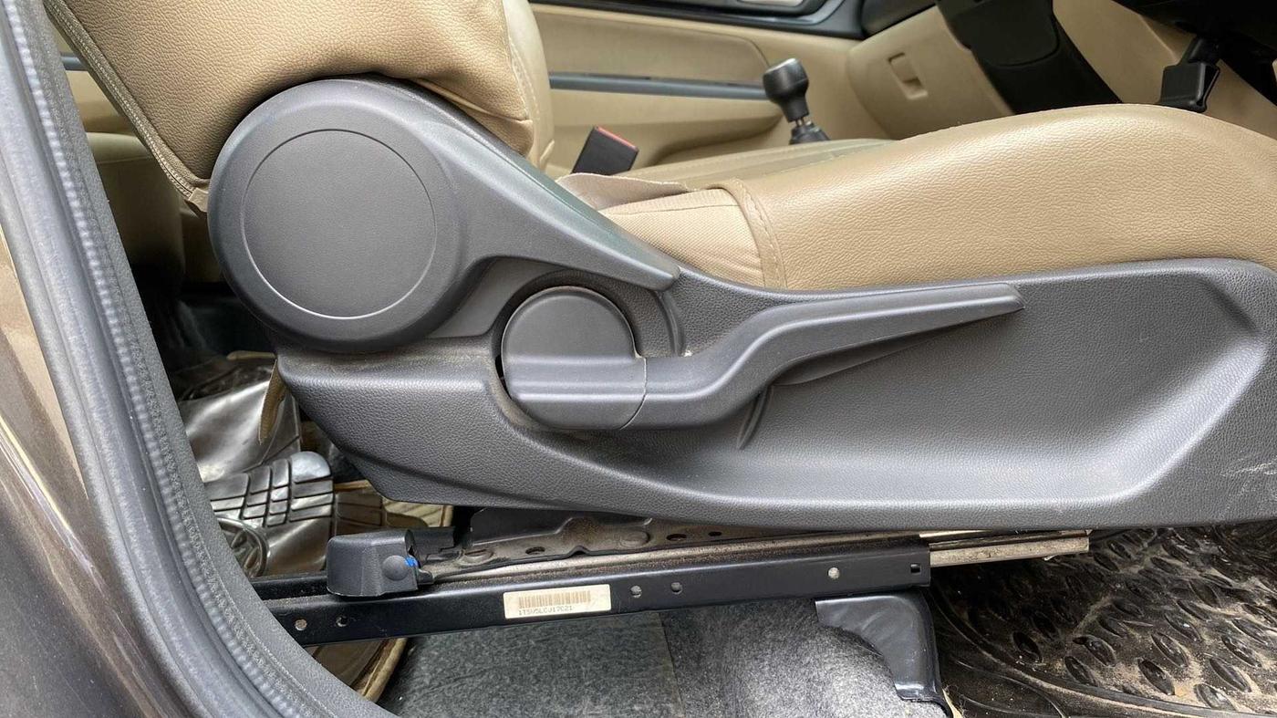 2019 Honda Amaze 1.2L I-VTEC VX, Petrol, Manual, 17,927 km, Driver Side Adjustment Panel