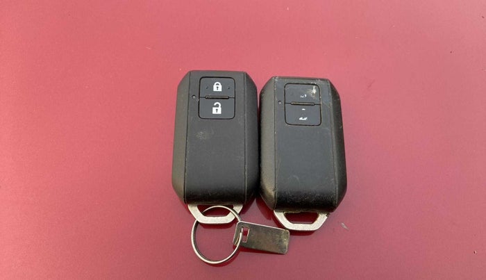 2019 Toyota Glanza V, Petrol, Manual, 31,046 km, Key Close Up