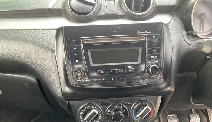 2018 Maruti Swift VXI, Petrol, Manual, 98,576 km, Infotainment system - Button has minor damage